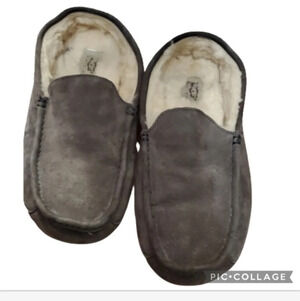 Ugg Ascot Shearling slippers Mens 8/ Women's‎ 10